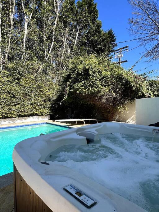 Stylish Mediterranean Villa, Pool, Jacuzzi, Hollywood & Malibu Bliss Лос-Анджелес Экстерьер фото
